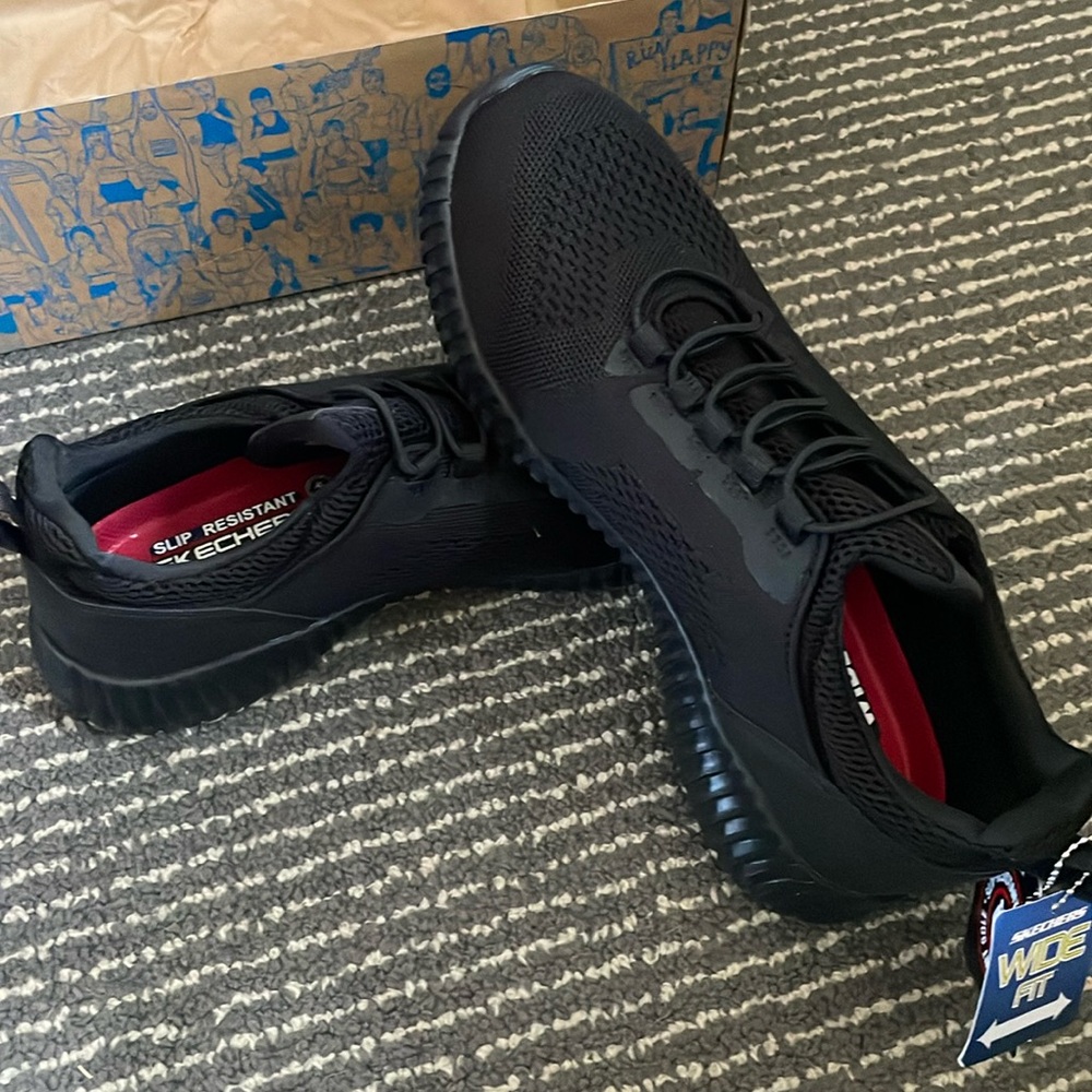 Sketchers Mens Size 9